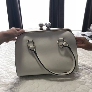 White diamond-clasps purse